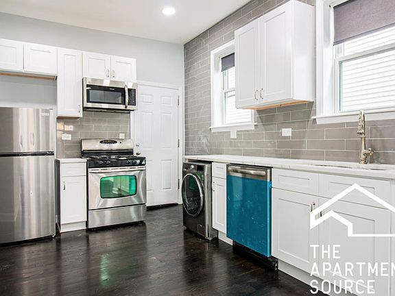 3rd image of 2023 W Melrose St #1R