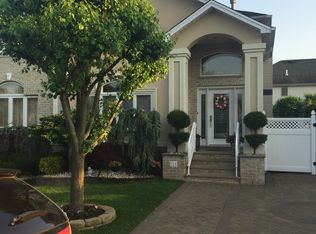 111 Covington Cir, Staten Island, NY
