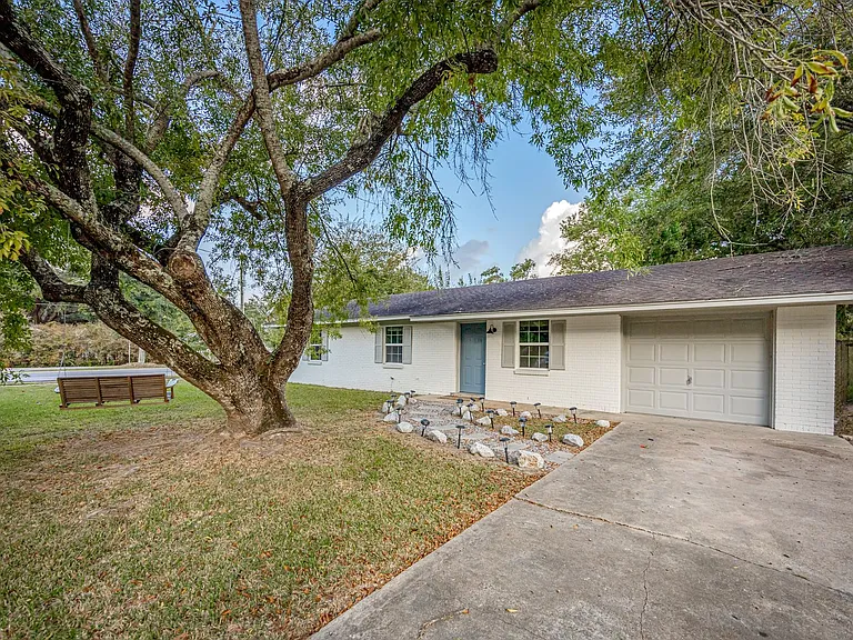 201 Audrey Cir — Photo 6