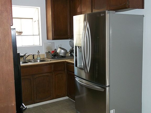4th image of 212 Schuerle St