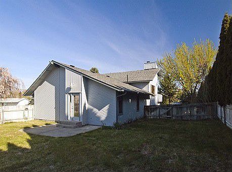 3rd image of 474 SE Stanford Pl