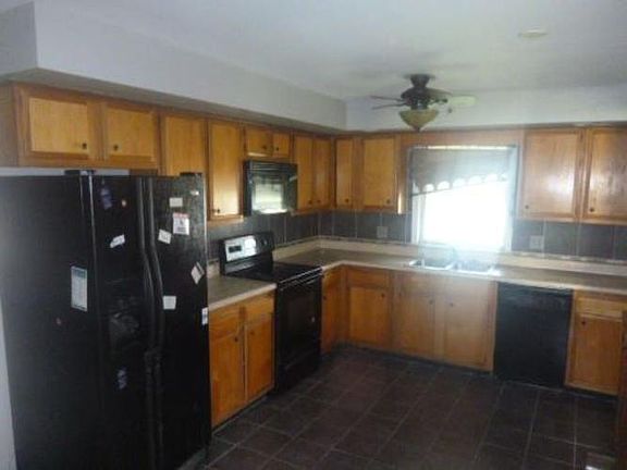 3rd image of 2825 N Millbrook Dr
