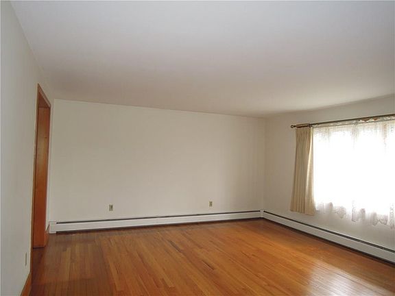 5th image of 42 Mathew Rd