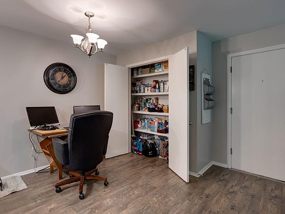 4th image of 819 Ashlawn Pl