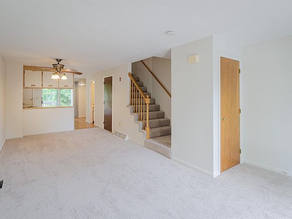 4th image of 615 Fox Hollow Dr #615