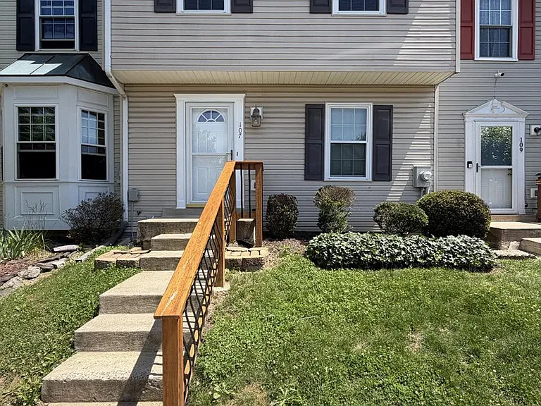 107 Peridot Pl — Photo 1