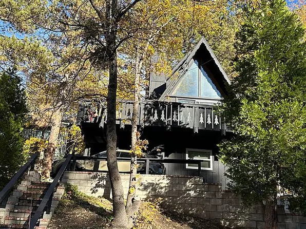 33020 Arrow Bear Dr, Arrowbear Lake, CA 92382
