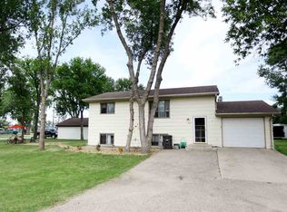 201 1st Ave SE, Surrey, ND 58785
