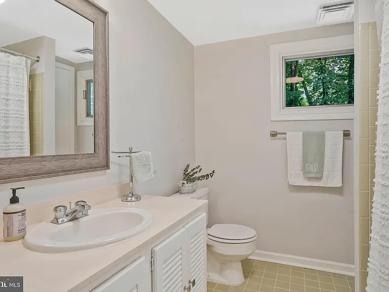 1715 Hollinwood Dr — Photo 45