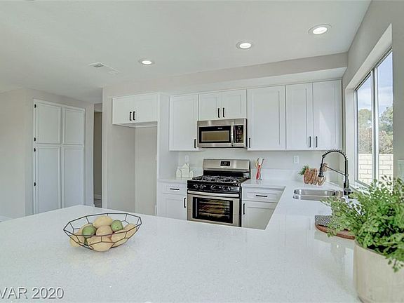 3rd image of 1127 Heather Oaks Way