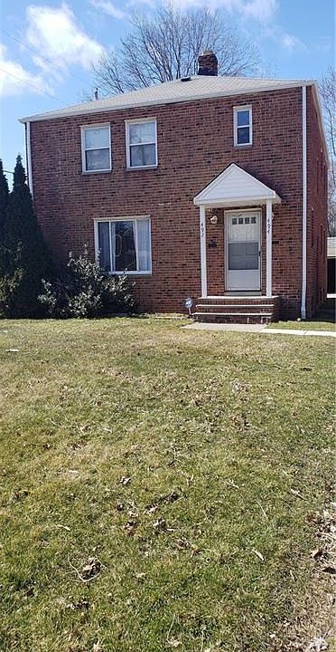 2nd image of 492 E 222nd St