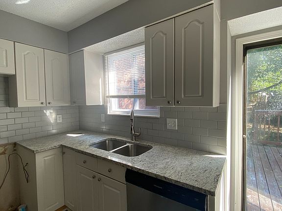 3rd image of 7604 W 86th St