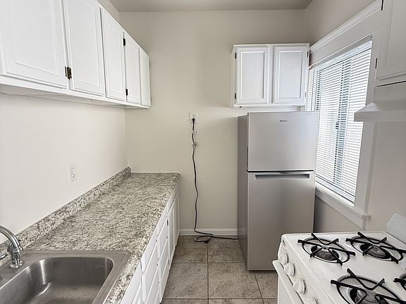 2nd image of 40 Alamitos Ave APT 209