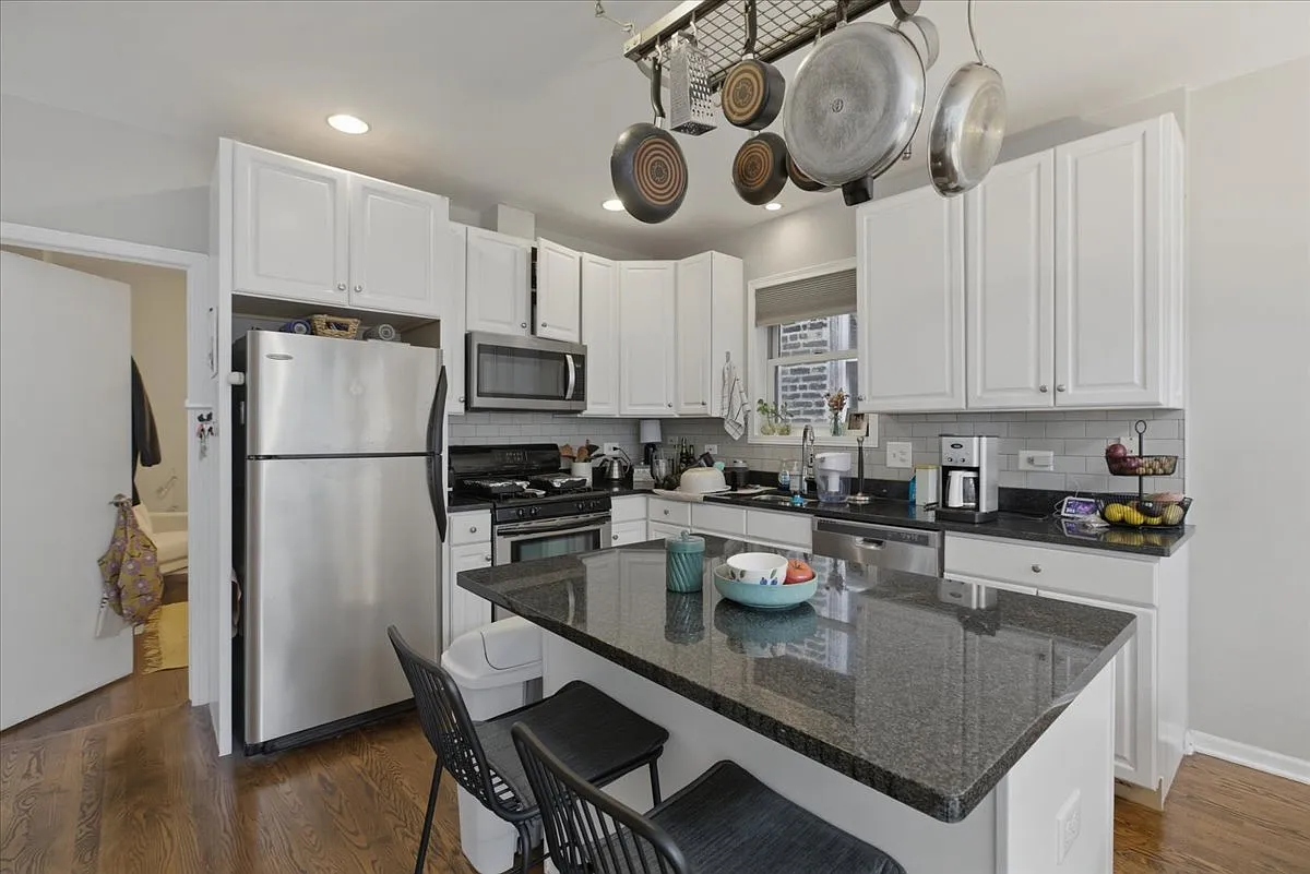 3 bed, 2.5 bath, 2000 sqft, $4,500 — Photo 3