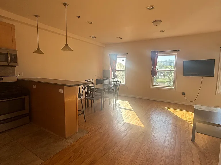 543 Central Ave #3 — Photo 3