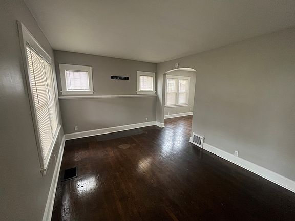 4th image of 825 Smith Ave NW
