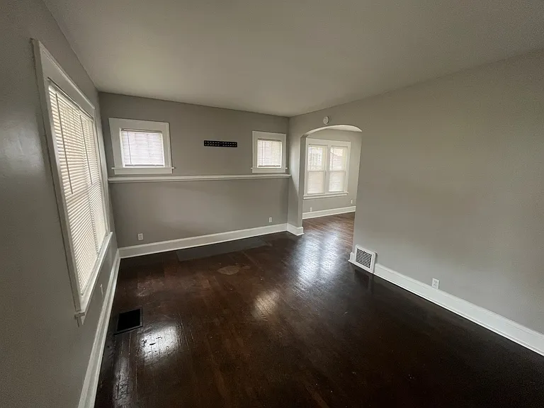 825 Smith Ave NW — Photo 4