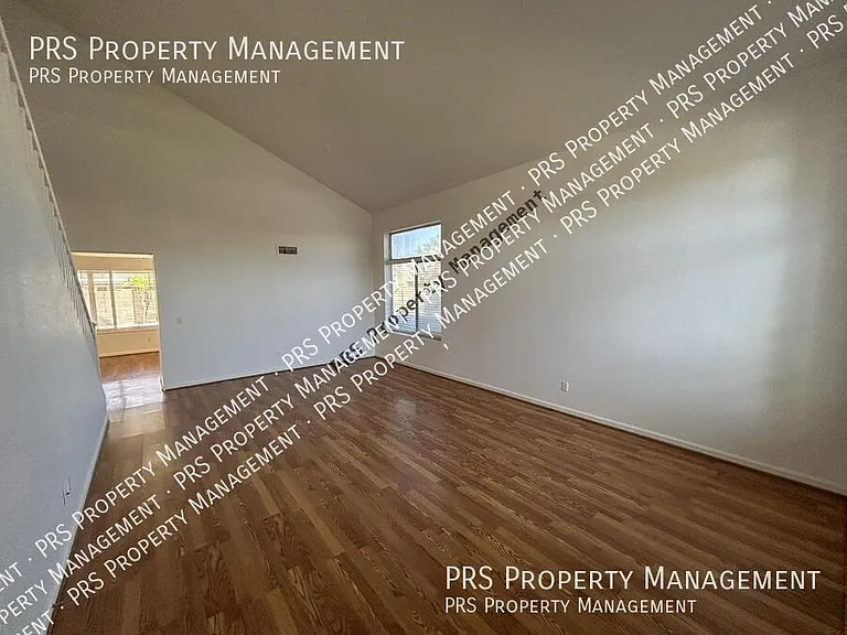 1963 W Thompson Way — Photo 6