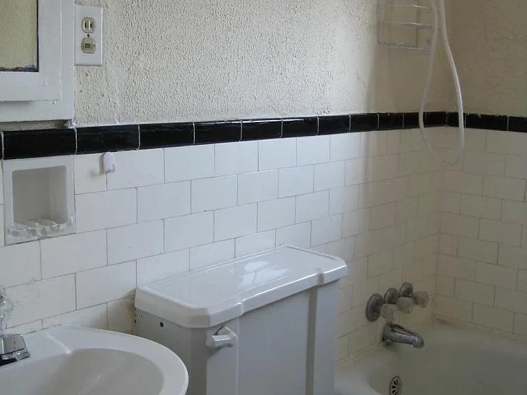 2722 Vine St #11 — Photo 7