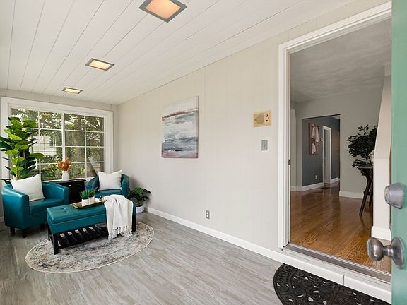 3rd image of 10 Robinson St