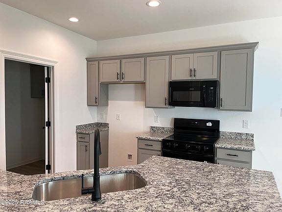 2nd image of 128 Brattle Ct