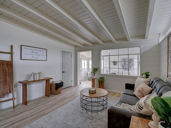 4th image of 3023 Sierra Dr NE