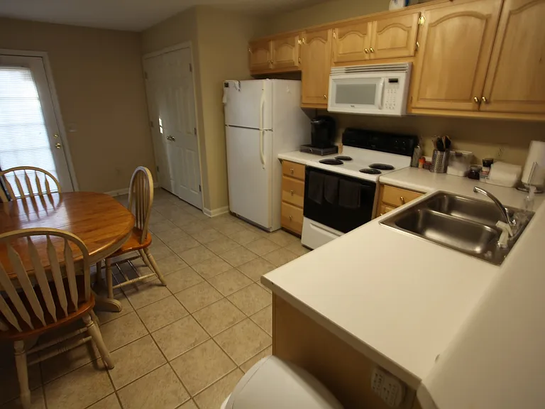 714 Yeager Ln — Photo 13