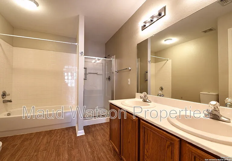 10727 N Shaenridge — Photo 8
