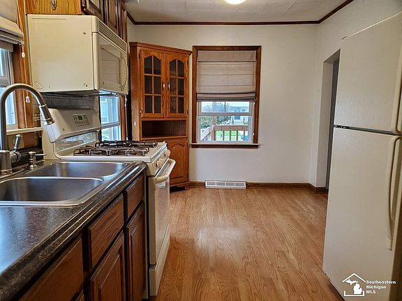 5th image of 2930 2980 Saint Paul St