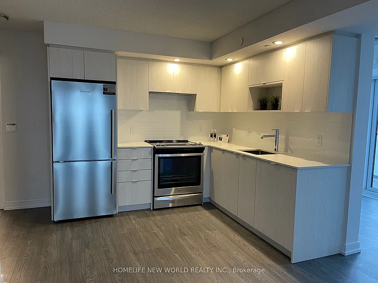 225 Village Green Sq #908 — Photo 5