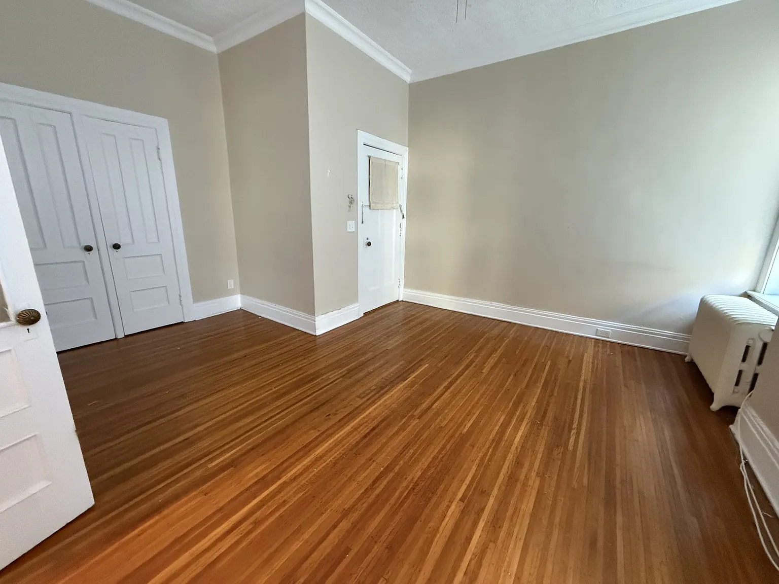 Studio, 300 sqft, $1,100 — Photo 2