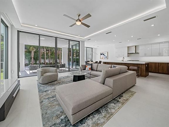 3rd image of 412 Ocean One Ln