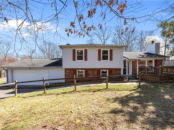 112 Logan Ct, King, NC 27021