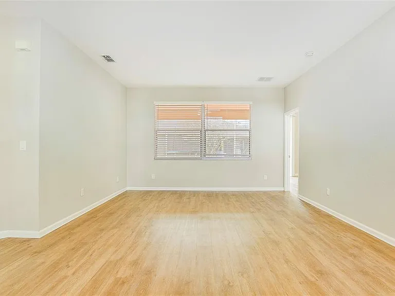 2920 Willow Creek Ln — Photo 17
