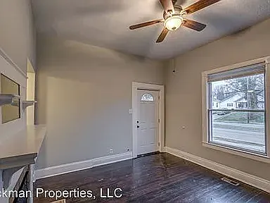 276 E Loudon Ave — Photo 2