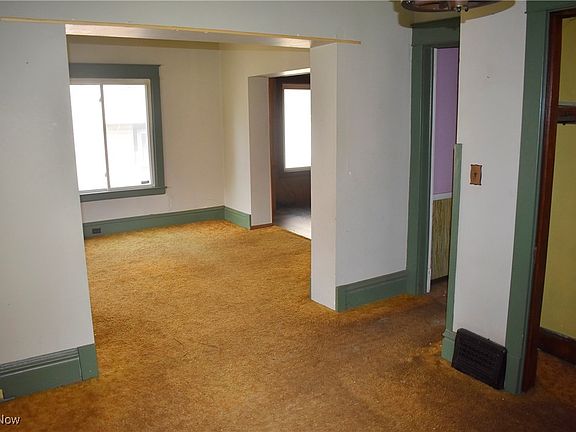 3rd image of 328 W Delason Ave