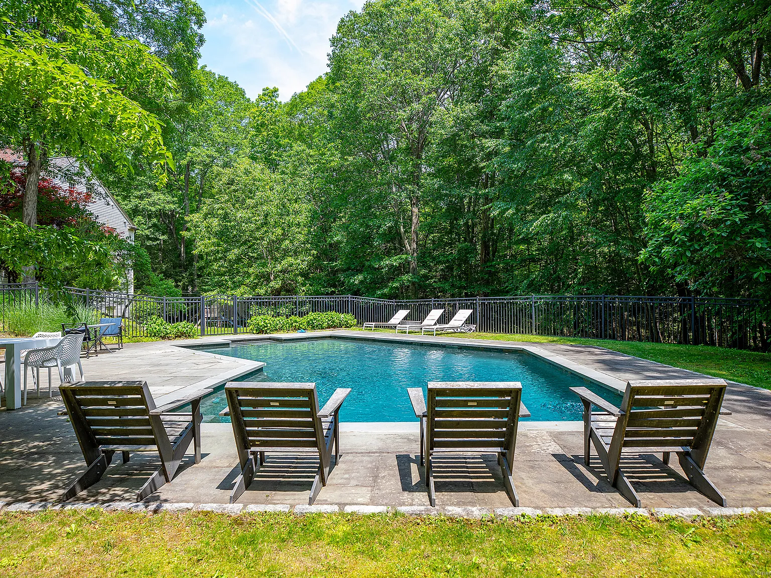 6 bed, 3.5 bath, 2716 sqft, $30,900 — Photo 2