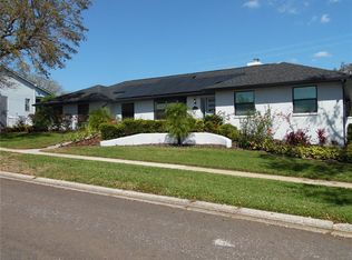 2709 Fairway View Dr, Valrico, FL 33596