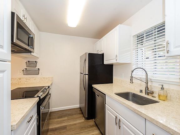 3rd image of 92-1045 Lalahi St #106