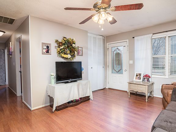 3rd image of 2333 Bulfinch Ave