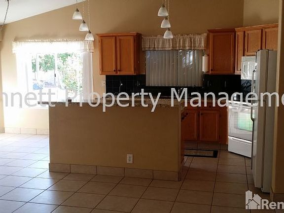 4th image of 1002 S Sinova Cir
