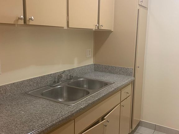 5th image of 229 W Regent St #107
