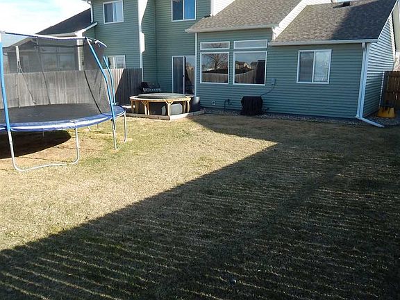 3rd image of 1020 Meadow Ln