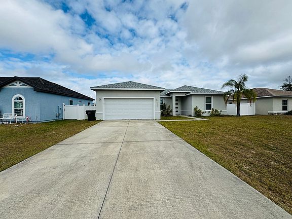 2nd image of 221 Hibiscus Ln