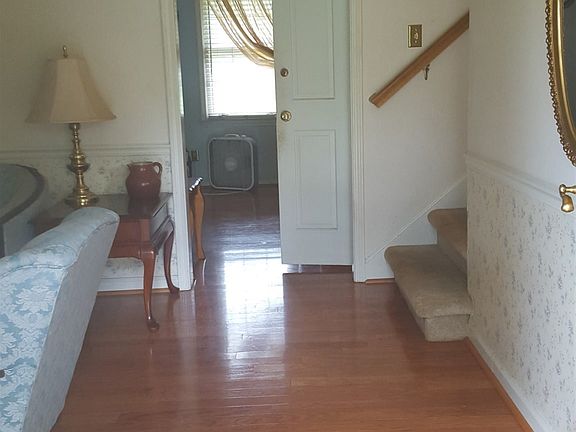 2nd image of 3647 Colonial Trl