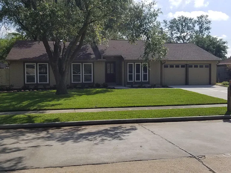 1008 Lost River Dr — Photo 1