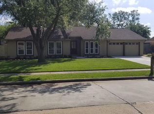 1008 Lost River Dr, Friendswood, TX 77546