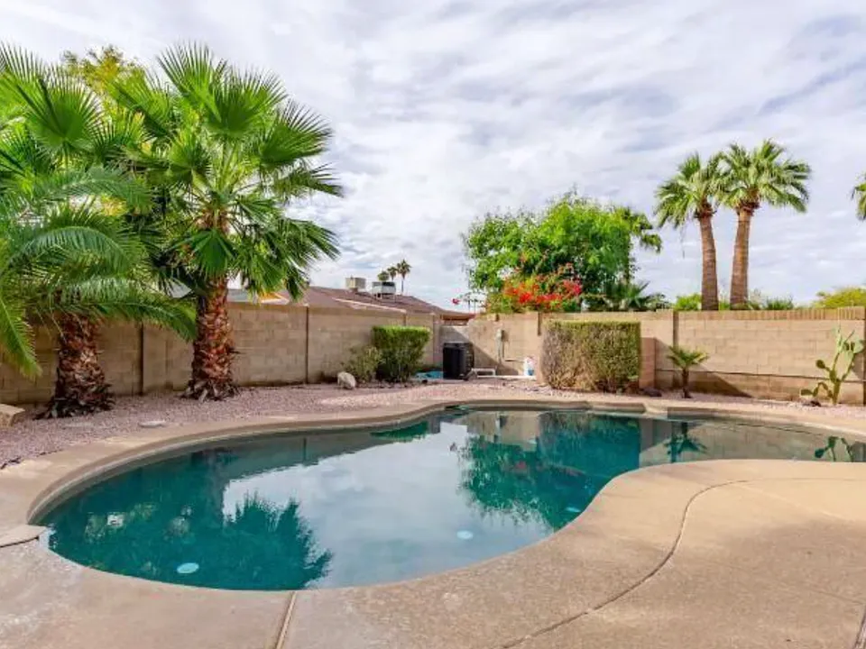 1321 E La Jolla Dr