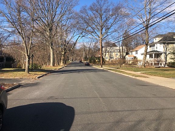 5th image of 28 Pease Ave