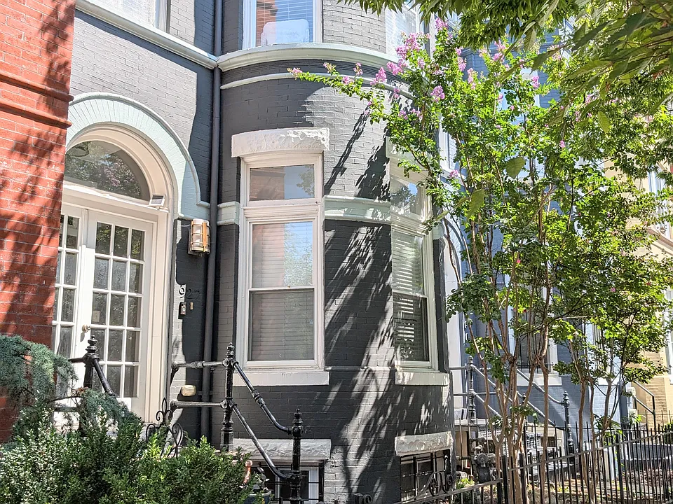 927 Westminster St NW #BASEMENT